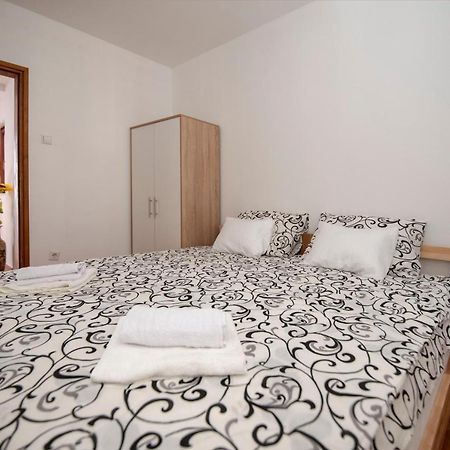 Apartman Nina Stari Grad เทรบินเย ภายนอก รูปภาพ