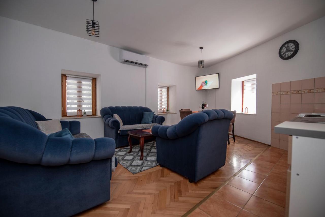 Apartman Nina Stari Grad เทรบินเย ภายนอก รูปภาพ