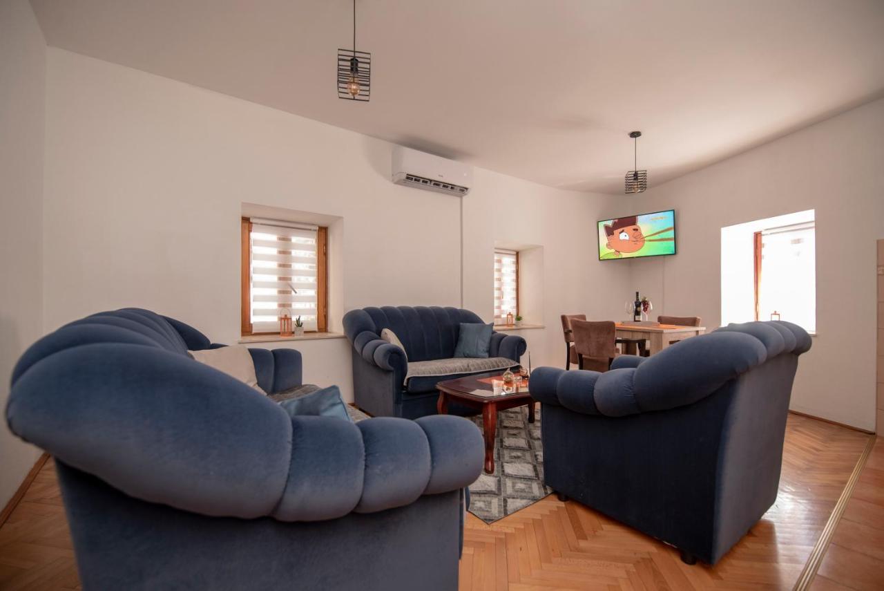 Apartman Nina Stari Grad เทรบินเย ภายนอก รูปภาพ