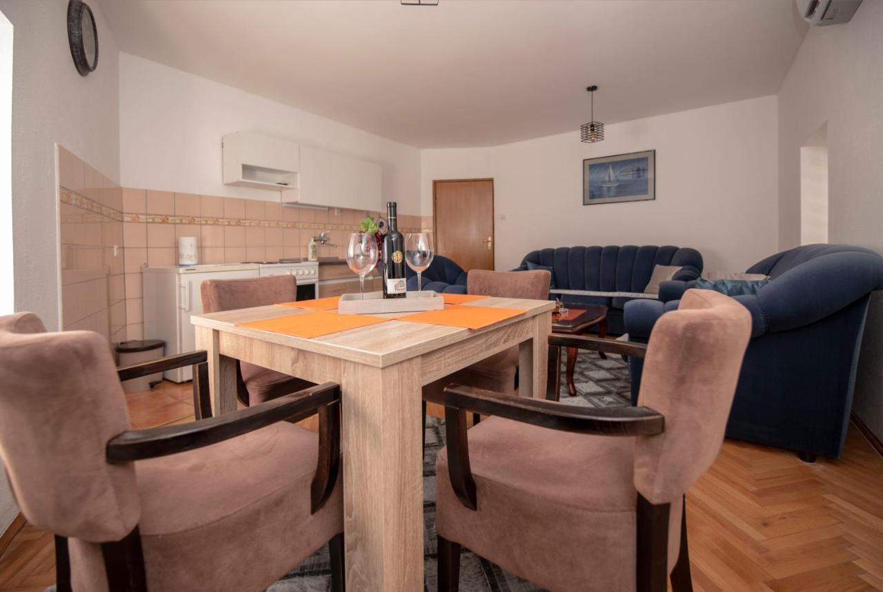 Apartman Nina Stari Grad เทรบินเย ภายนอก รูปภาพ